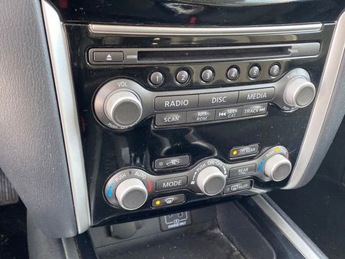 Used 2020 Nissan Pathfinder S image 11