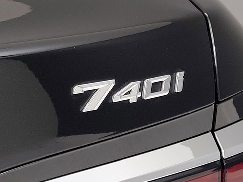 Certified 2023 BMW 740i image 10