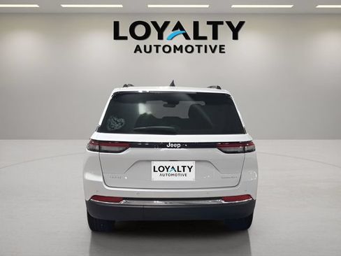 Used 2025 Jeep Grand Cherokee Laredo X w/ Trailer Tow Package AWD/4WD image 4