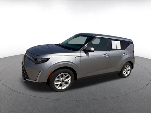 Used 2025 Kia Soul LX w/ LX Technology Package FWD image 8