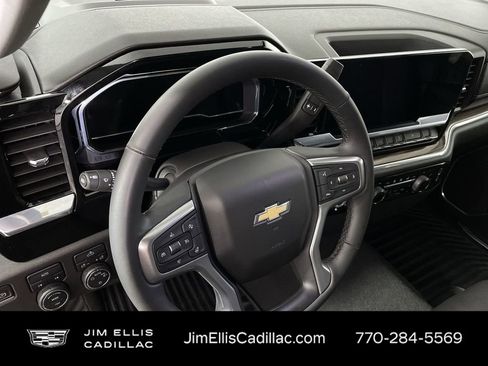 Used 2023 Chevrolet Silverado 1500 LT image 20