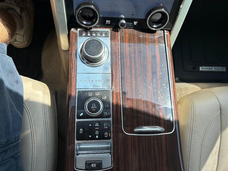 Used 2015 Land Rover Range Rover Supercharged AWD/4WD image 18
