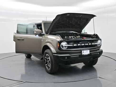 Used 2025 Ford Bronco Outer Banks image 38