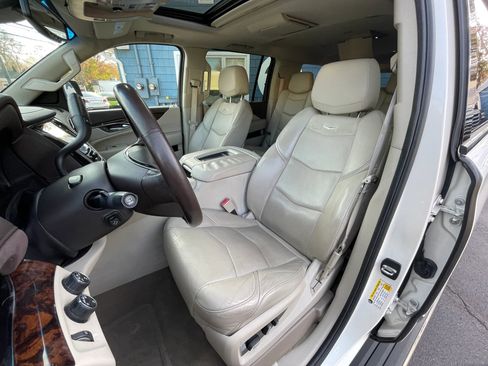 Used 2015 Cadillac Escalade ESV Premium image 10