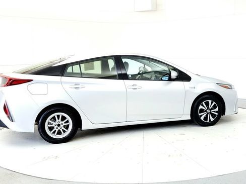 Certified 2018 Toyota Prius Prime Premium FWD image 6