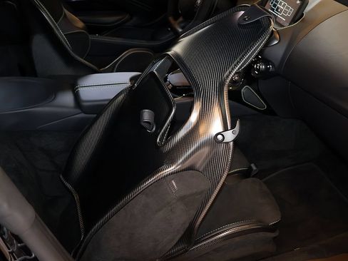 Used 2023 Aston Martin V12 Vantage RWD image 28