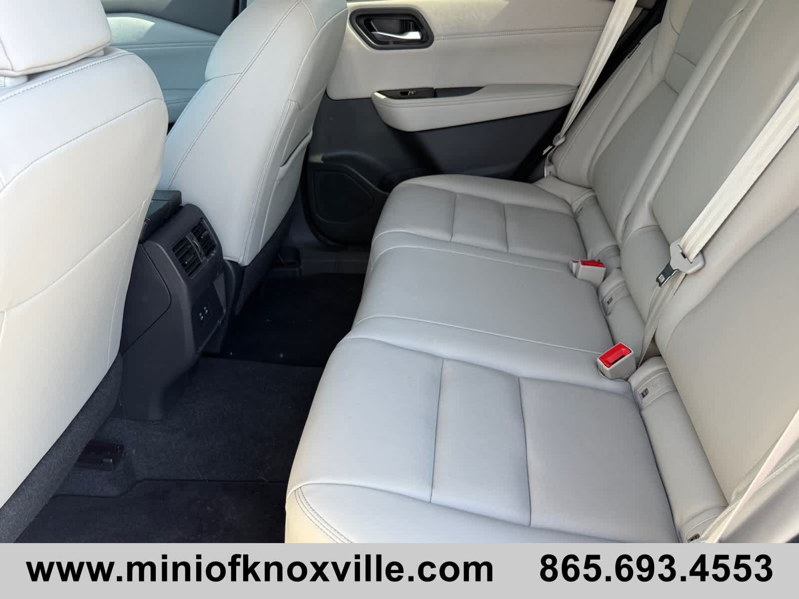 Used 2025 Nissan Rogue SL AWD/4WD image 15