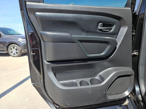 Used 2017 Nissan Titan S image 15