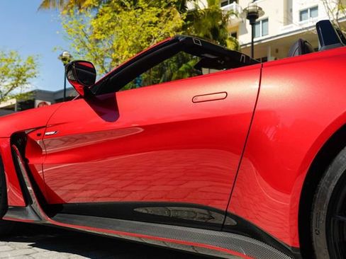 Used 2023 Aston Martin V12 Vantage Roadster image 19