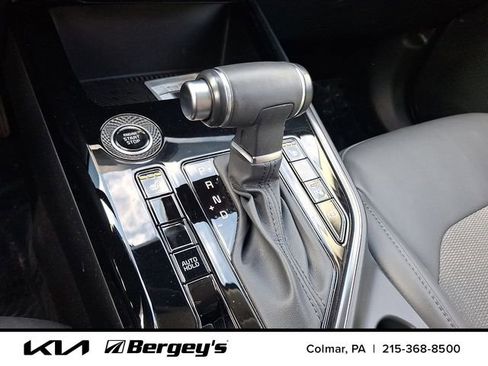 Used 2023 Kia Niro EX image 17
