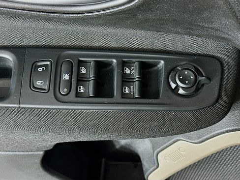 Used 2015 Jeep Renegade Latitude AWD/4WD image 15