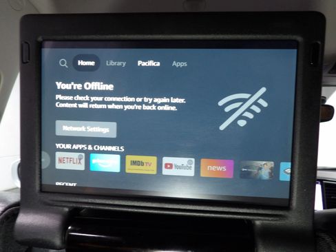 Used 2022 Chrysler Pacifica Touring-L w/ Uconnect Theater Family Group image 21