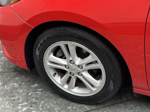 Used 2017 Chevrolet Cruze LT image 25