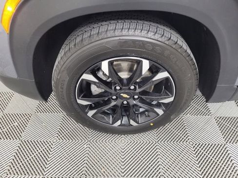 Used 2022 Chevrolet TrailBlazer LT FWD image 3