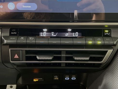 Used 2025 Toyota Camry SE w/ Multimedia Upgrade Package image 26