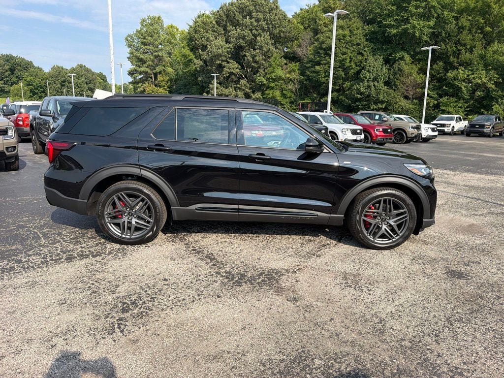 New 2026 Ford Explorer ST-Line w/ ST-Line Street Pack RWD image 2
