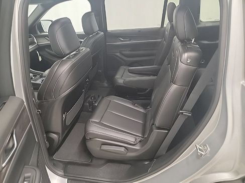 New 2025 Jeep Grand Cherokee L Limited w/ Luxury Tech Group II image 11
