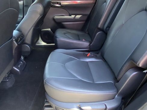 Used 2024 Toyota Highlander Limited AWD/4WD image 20