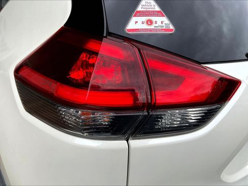 Used 2018 Nissan Rogue SL w/ Premium Package AWD/4WD image 23