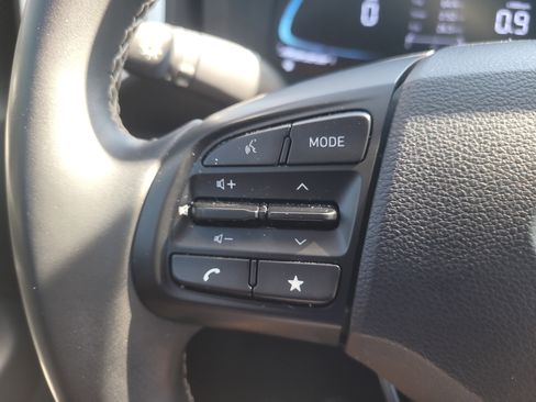 Used 2023 Hyundai Venue Limited image 27