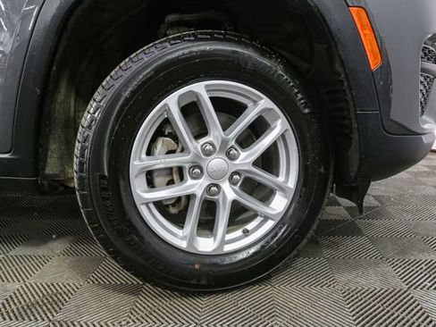 Used 2025 Jeep Grand Cherokee Laredo X w/ Luxury Tech Group I AWD/4WD image 16