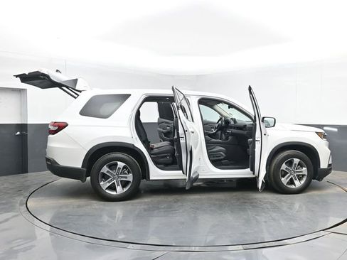 Used 2025 Honda Pilot EX-L image 53