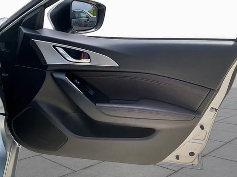 Used 2018 MAZDA MAZDA3 Touring FWD image 24
