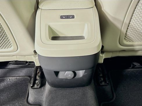 Used 2022 Volvo XC60 B5 Momentum w/ Climate Package image 27