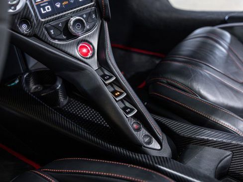 Used 2021 McLaren 765LT image 61