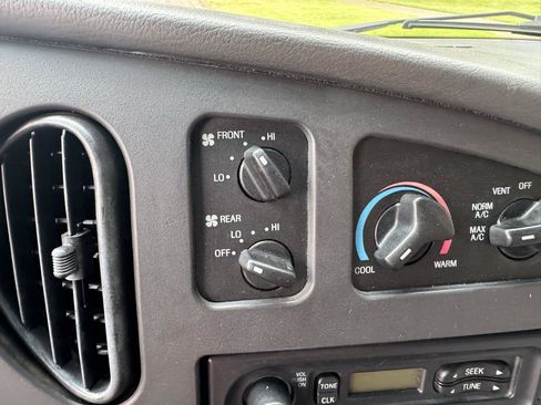 Used 2006 Ford E-350 and Econoline 350 XLT RWD image 19