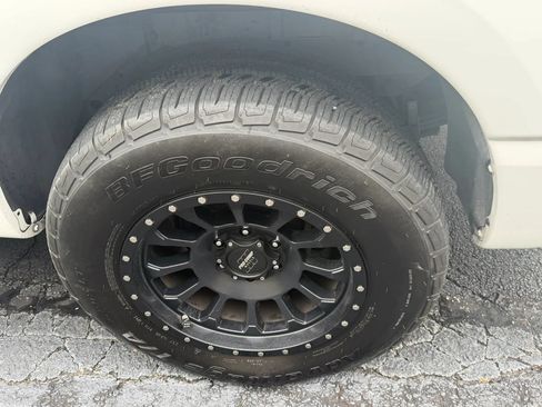 Used 2017 Nissan Titan SV RWD image 31
