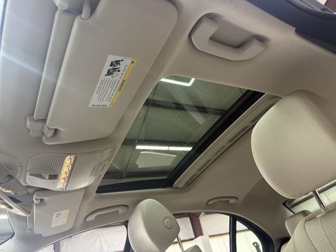 Used 2017 Mercedes-Benz E 300 4MATIC image 32