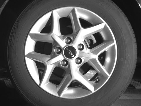 Used 2025 Kia Soul LX w/ LX Technology Package FWD image 14