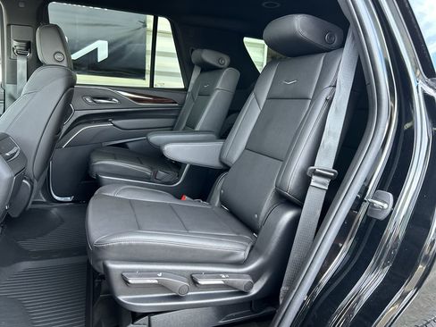 Used 2022 Cadillac Escalade Luxury w/ LPO, Floor Liner Package AWD/4WD image 11