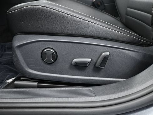 Used 2024 Volkswagen Jetta SE FWD image 17