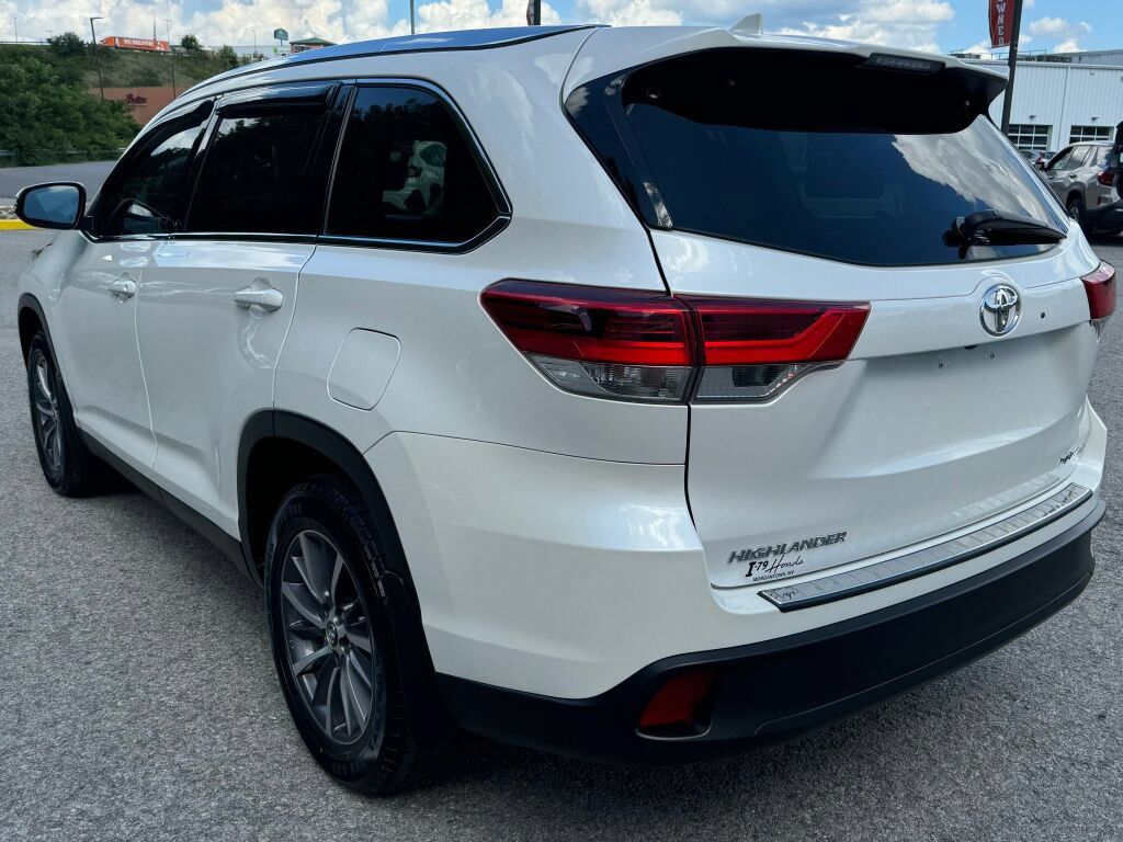 Used 2019 Toyota Highlander XLE AWD/4WD image 5