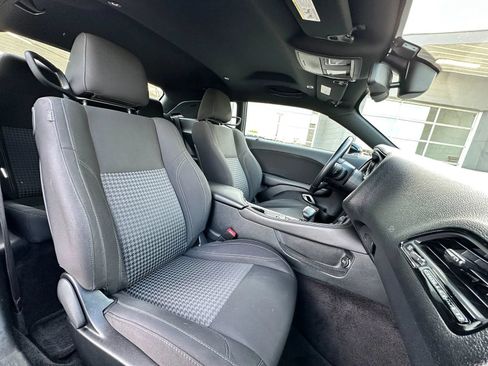 Used 2017 Dodge Challenger SXT RWD image 16