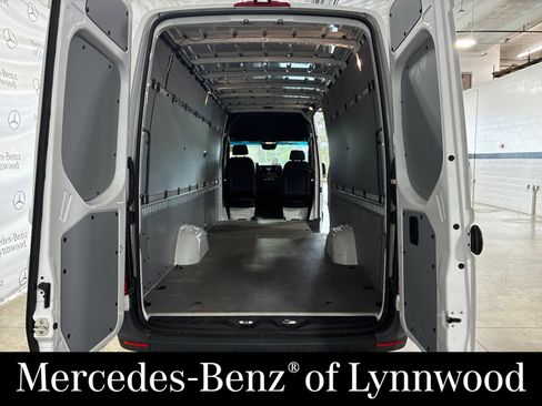 Used 2023 Mercedes-Benz Sprinter 2500 image 8