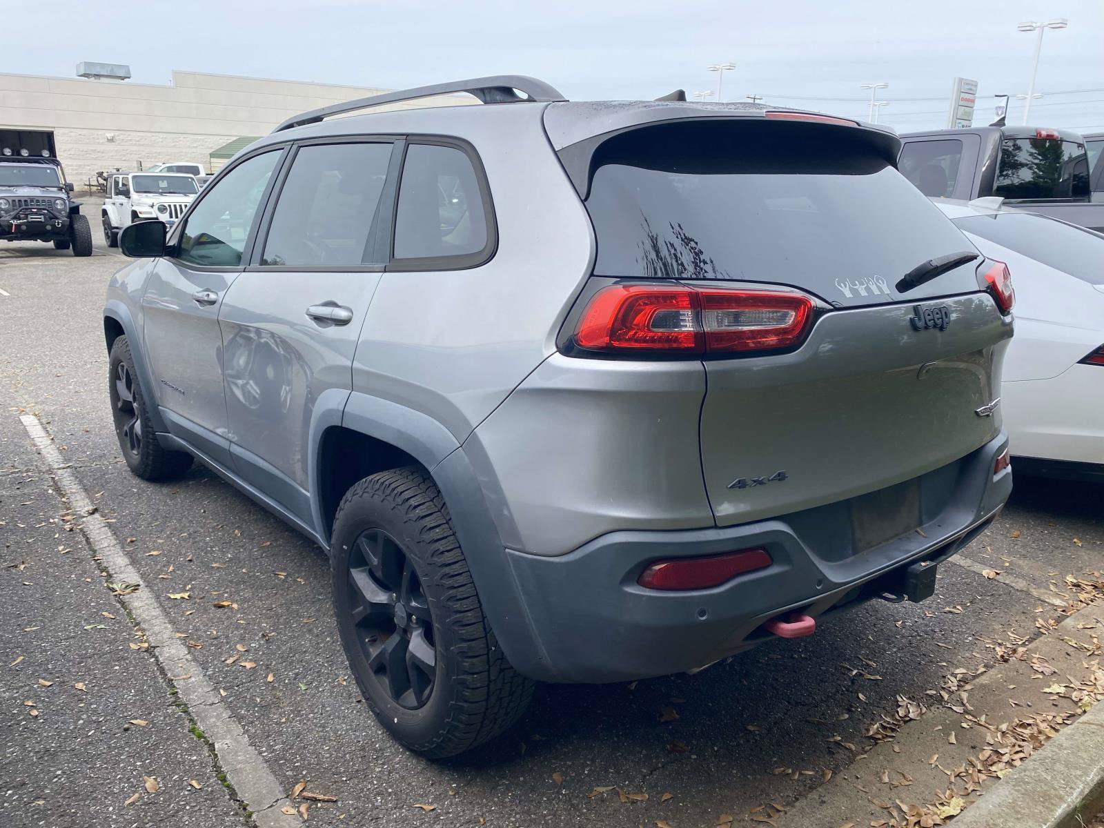 Used 2016 Jeep Cherokee Trailhawk w/ Leather Interior Group AWD/4WD image 6