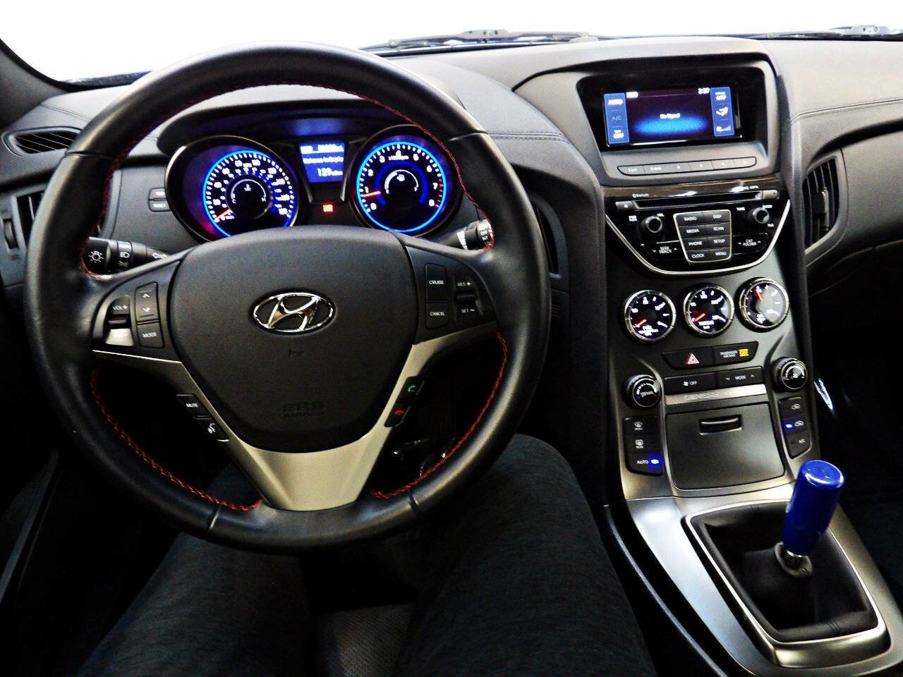 Used 2016 Hyundai Genesis Coupe 3.8 RWD image 14