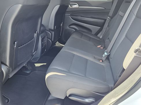 Used 2020 Jeep Grand Cherokee Laredo AWD/4WD image 9