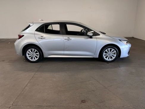 Used 2025 Toyota Corolla SE image 2