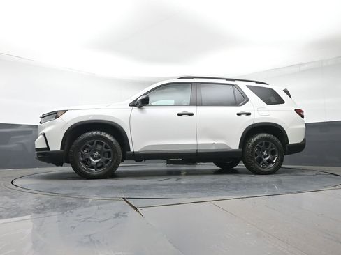 Certified 2023 Honda Pilot TrailSport image 31