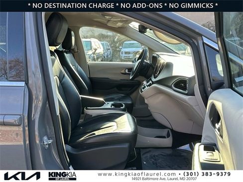 Used 2022 Chrysler Pacifica Touring-L image 16