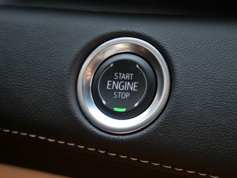 Used 2024 Cadillac Escalade Premium Luxury AWD/4WD image 30