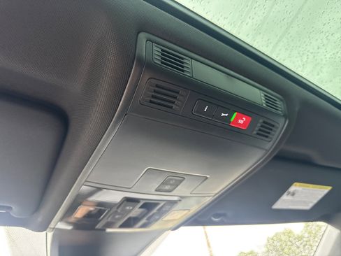 Used 2024 Volkswagen Tiguan SE R-Line image 31