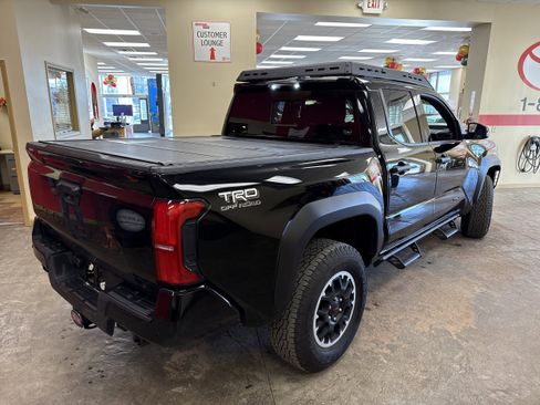 Used 2025 Toyota Tacoma TRD Off-Road w/ TRD Off Road Upgrade Package AWD/4WD image 9