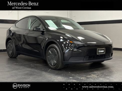 Used 2026 Tesla Model Y AWD image 1
