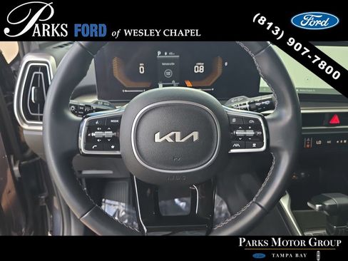 Used 2025 Kia Sorento EX w/ Panoramic Sunroof Package image 29