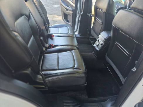 Used 2017 Ford Explorer XLT w/ Equipment Group 202A FWD image 35